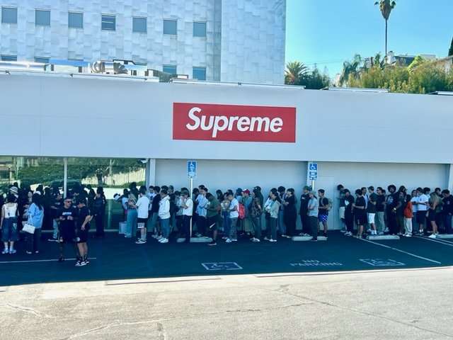 Supreme fans battle long lines to shop new store in West Hollywood - ABC7  Los Angeles