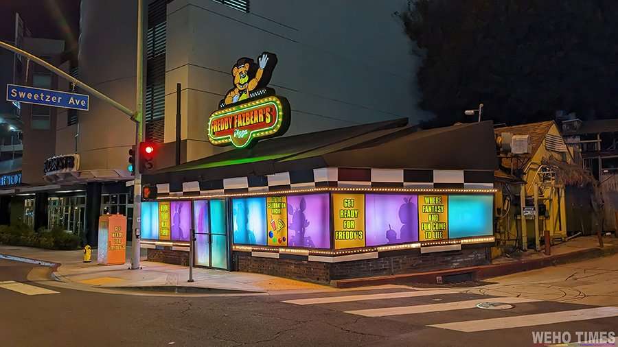 Freddy Fazbear's Pizza real life location inside is now OFFICALLY